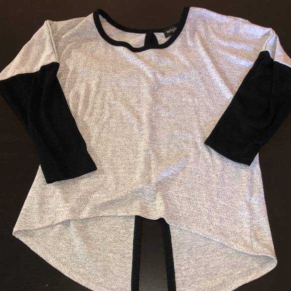 Gray Top with Black Sleeves & Detail, Open Back - Picture 2 of 7